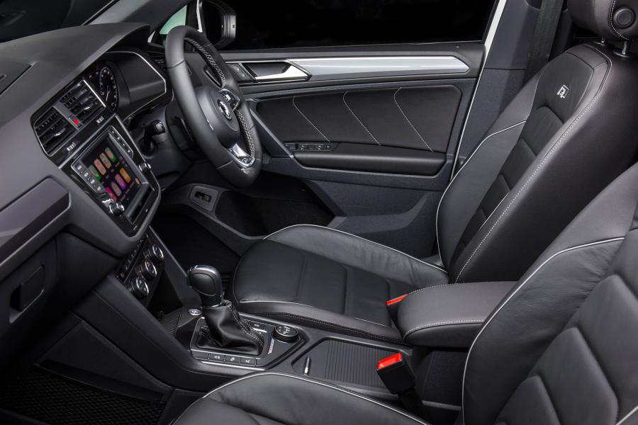 Интерьер Volkswagen Tiguan R-Line 2016 года  (AU) (фото 5 из 30)